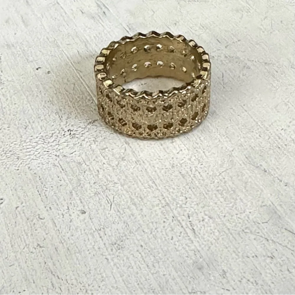 Gold tone band ring gold tone